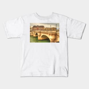 Pont Neuf & a beautiful Paris building Kids T-Shirt